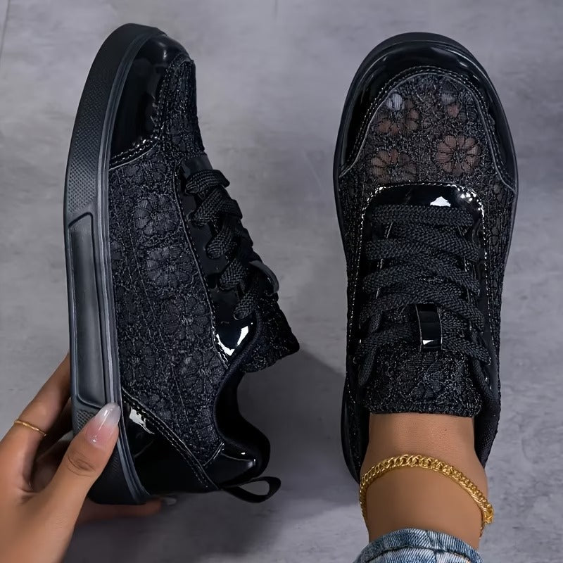 Sneakers with floral laces