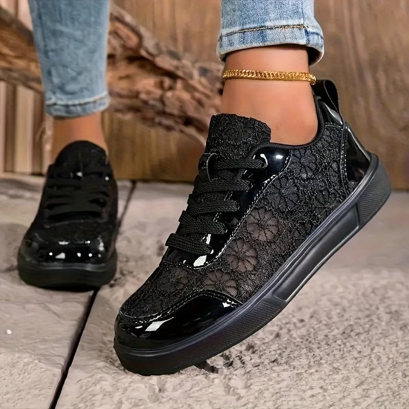 Sneakers with floral laces