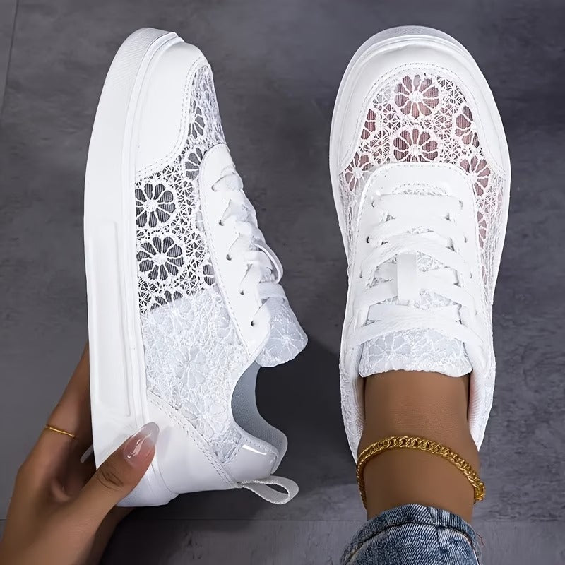 Sneakers with floral laces