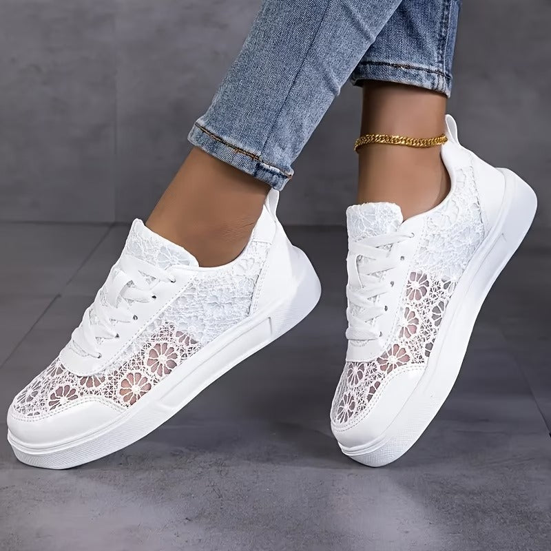 Sneakers with floral laces